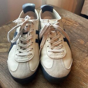 Men's (or women’s) Onitsuka Tiger Lace-Up Sneakers in Beige/off-white and Navy